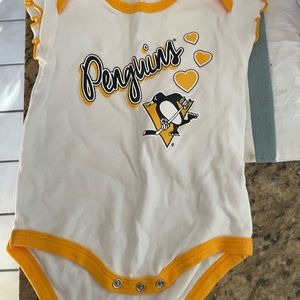 NWOT PITTSBURGH PENGUINS ONSIES 3-6 months